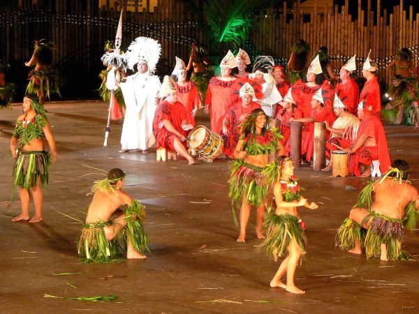 36- Groupe folklorique polynesien 